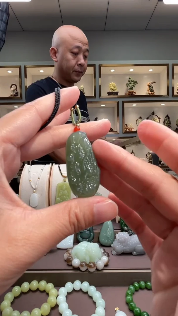 颈饰未镶嵌和田玉苏