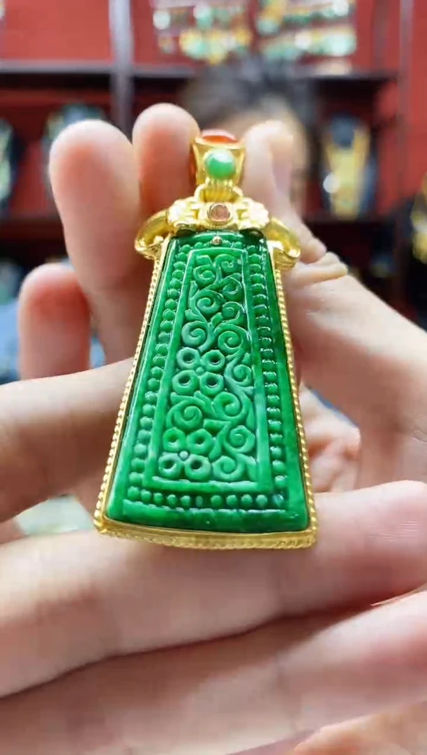 颈饰未镶嵌翡翠吊坠