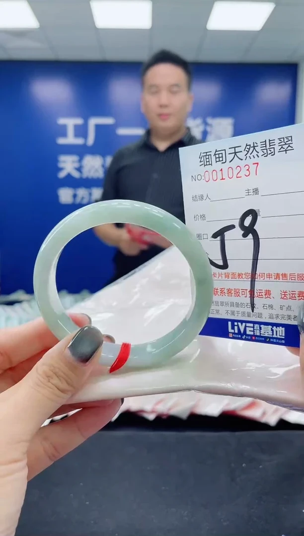 未镶嵌手镯翡翠天然翡翠手镯1