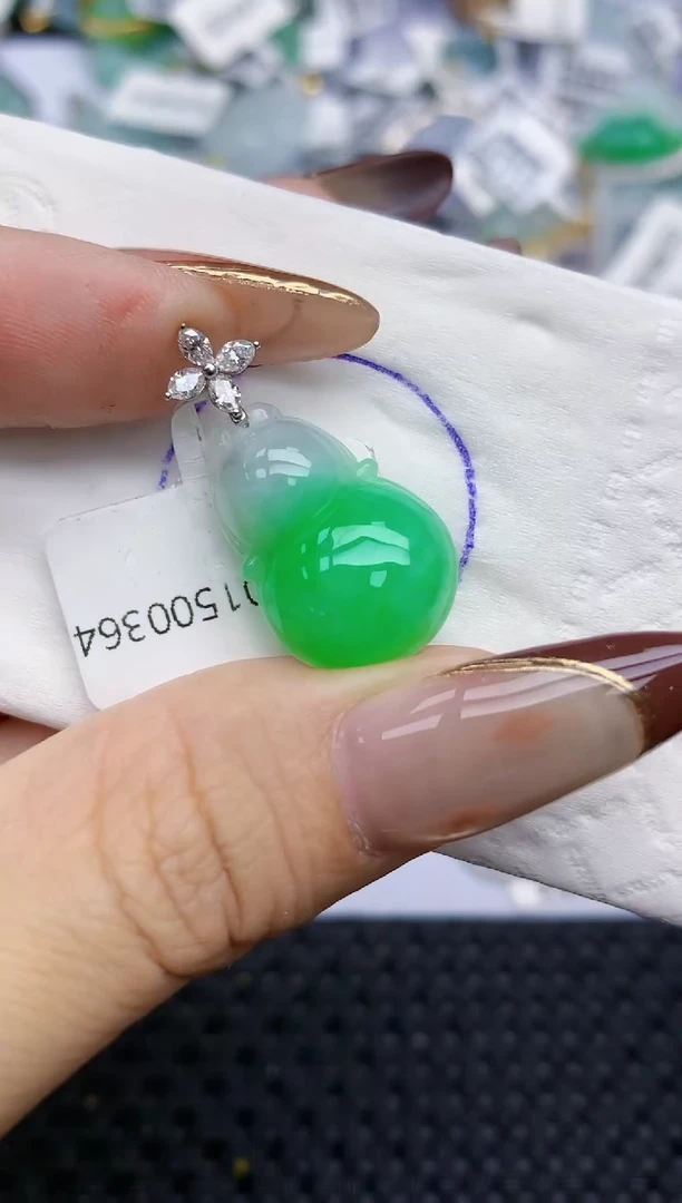 颈饰18K金镶嵌翡翠265   天然翡翠A货  百元以上9米证书费自理