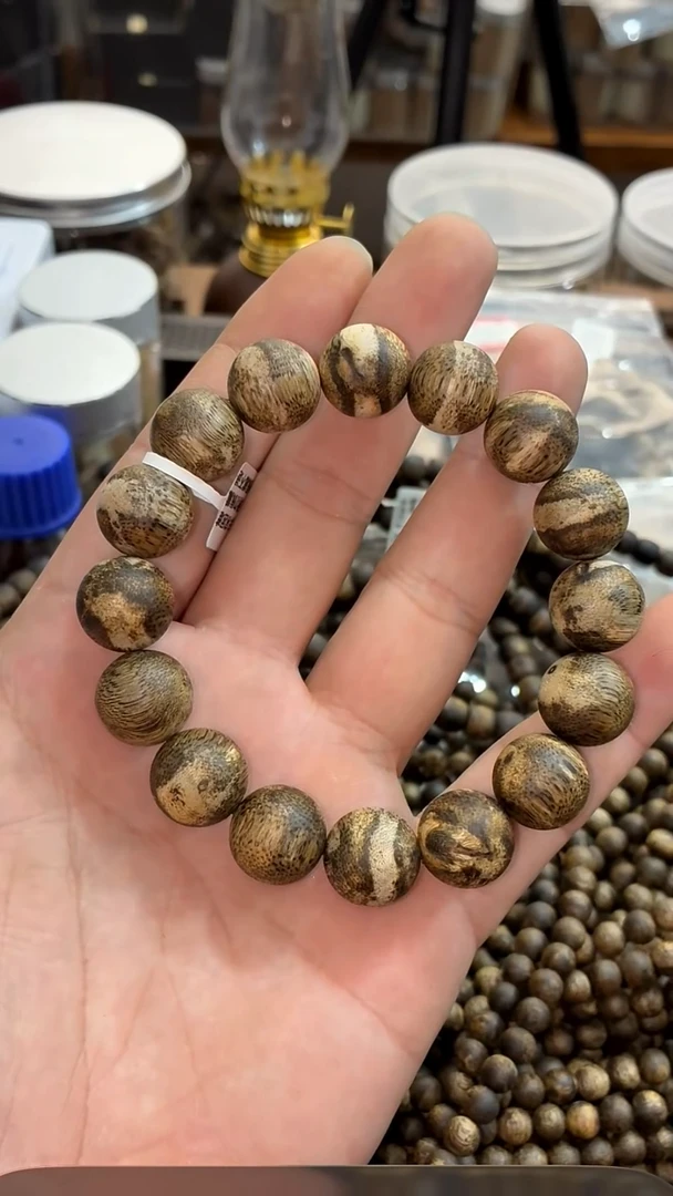 沉香手串西瓜叶14MM，16克 ，多样性发其一