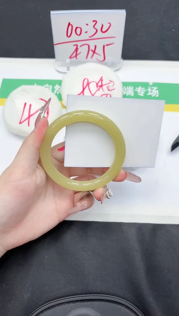 【闪购商品】石英质玉手镯未镶嵌132-58.6