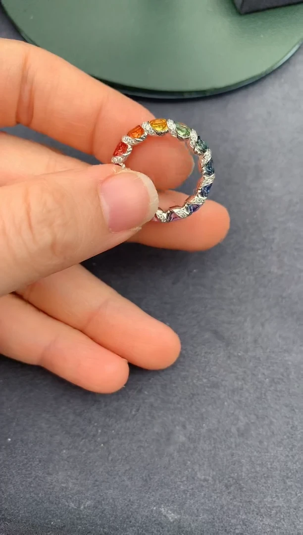 【闪购商品】彩色蓝宝石戒指18K金镶嵌彩蓝宝戒指