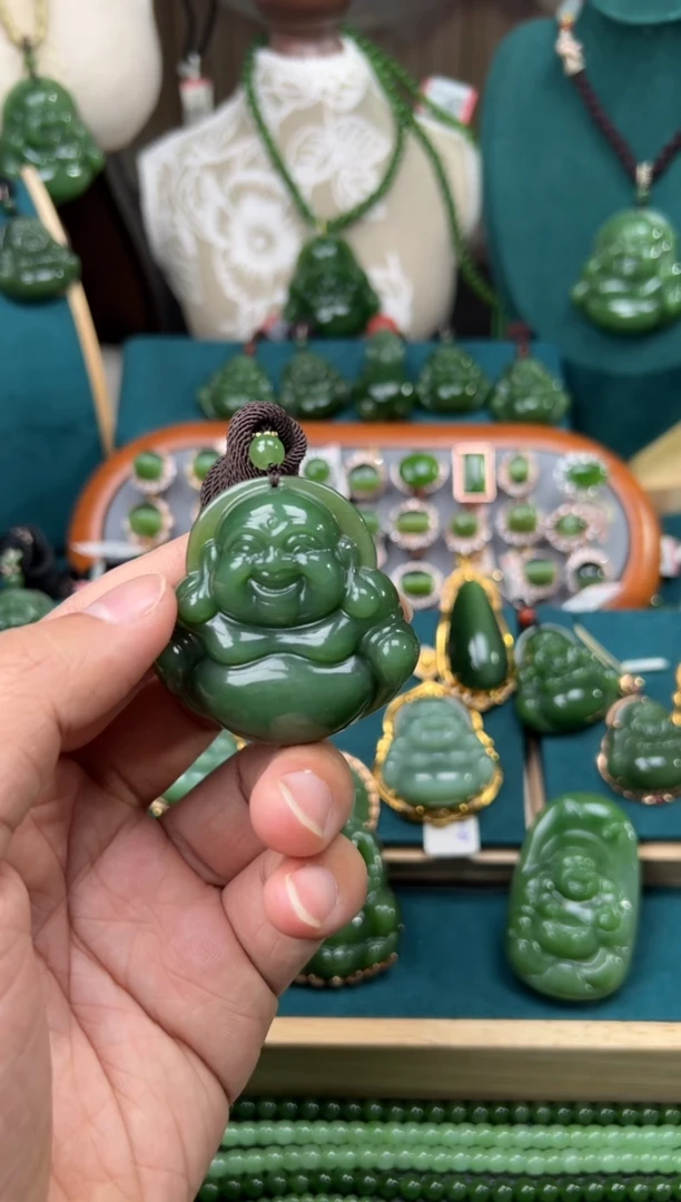 颈饰未镶嵌和田玉（碧玉）佛公