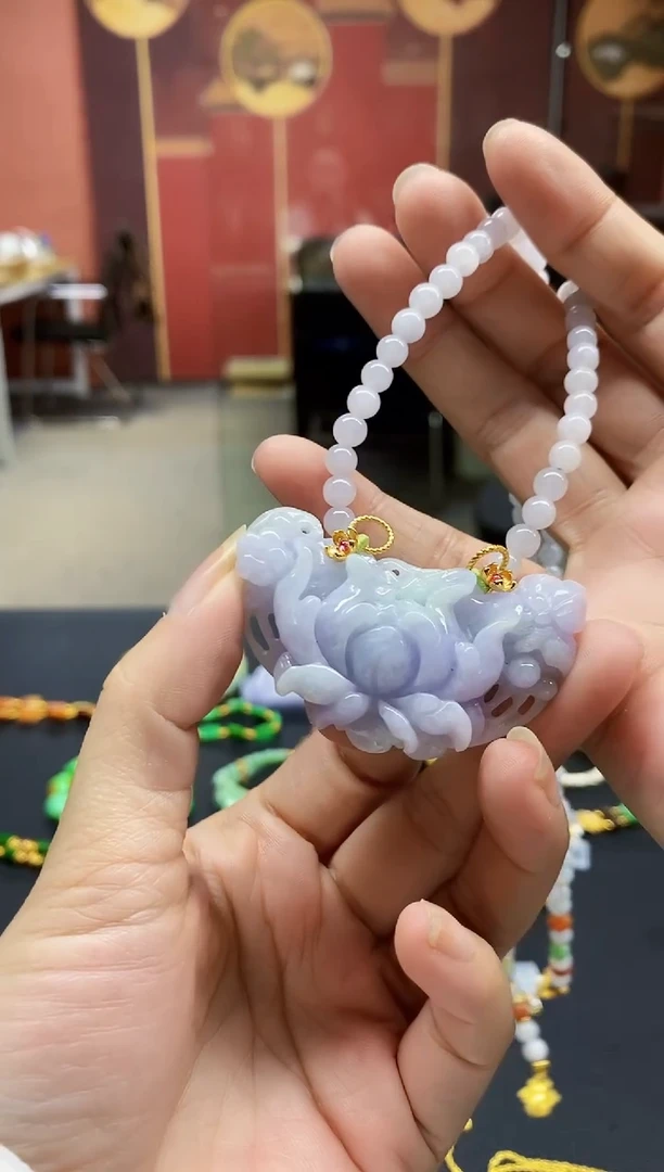 颈饰未镶嵌翡翠吊坠