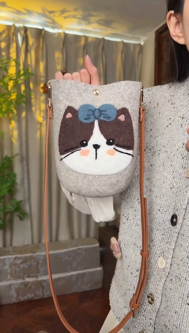 羊毛非遗羊毛毡包 手机包灰猫咪