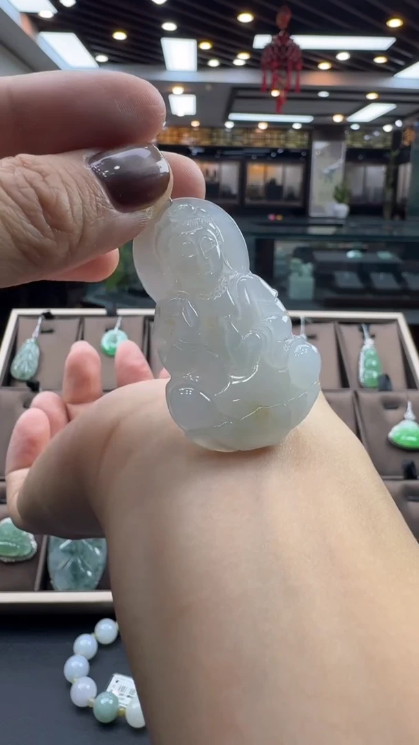 颈饰未镶嵌翡翠观音