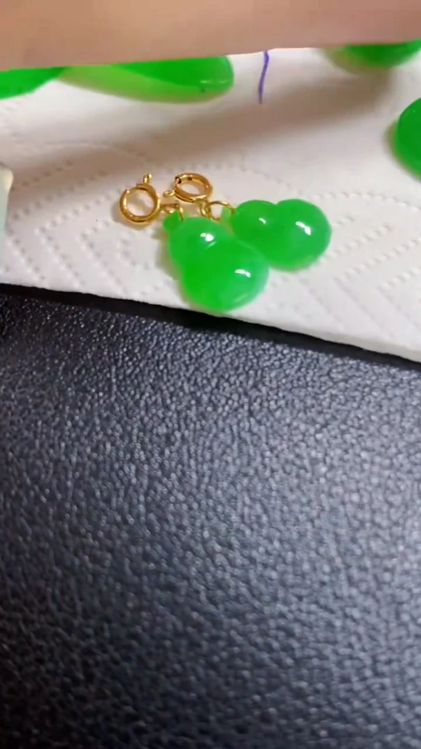 颈饰18K金镶嵌翡翠多样性发货发1个