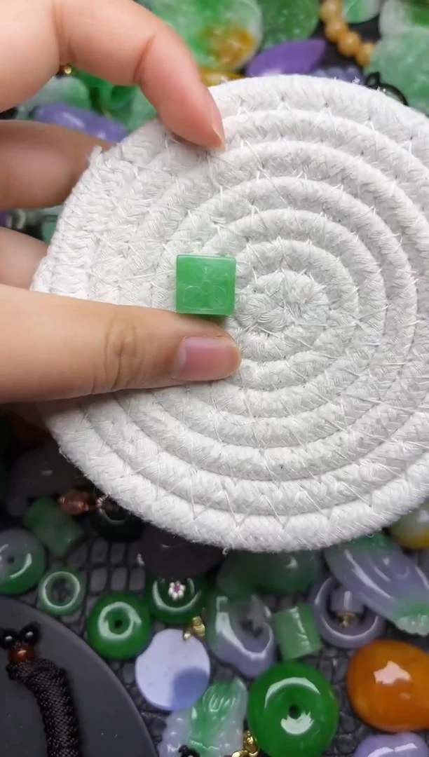 颈饰未镶嵌翡翠缅甸翡翠吊坠