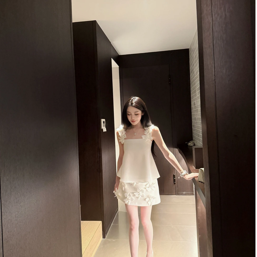 【纯白挚爱-吊带】方领轻奢小众高级感立体花朵装饰吊带无袖上衣