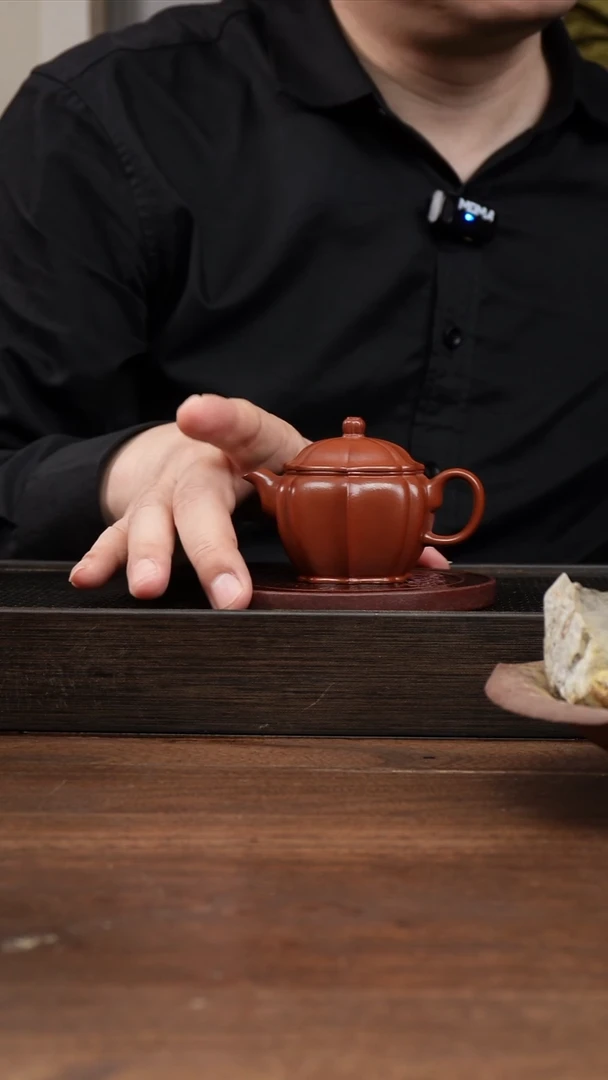 茶杯紫砂霸****龙朱泥筋纹小汉瓦     100CC