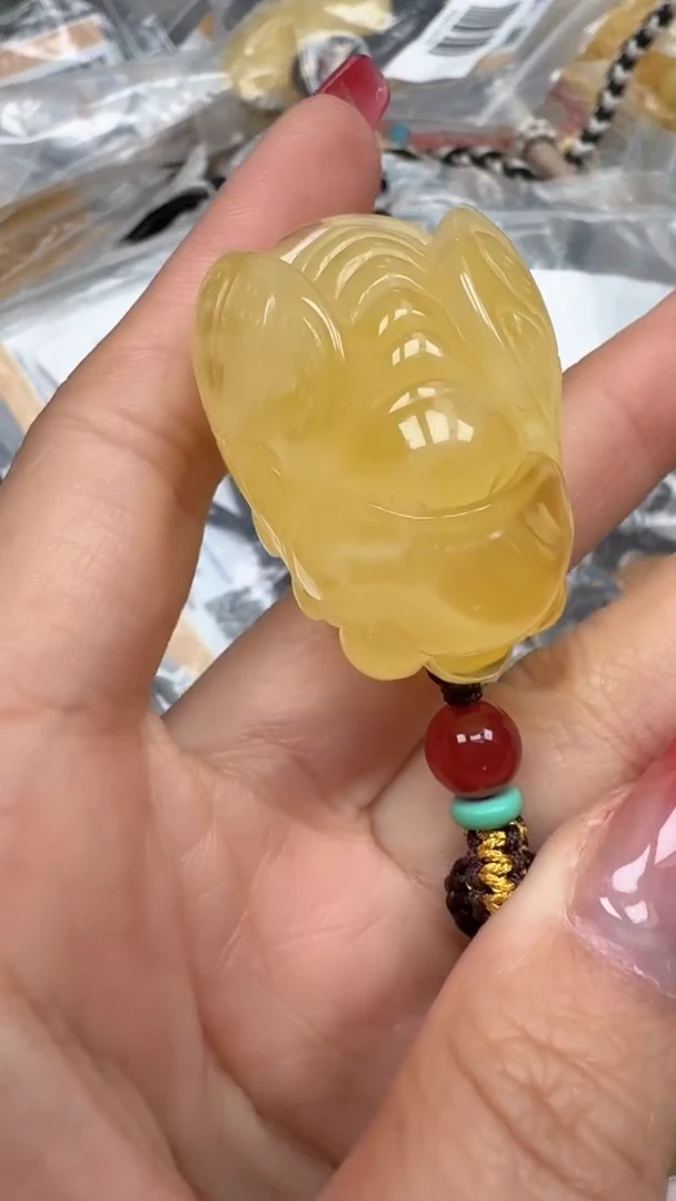 裸石琥珀未镶嵌如图