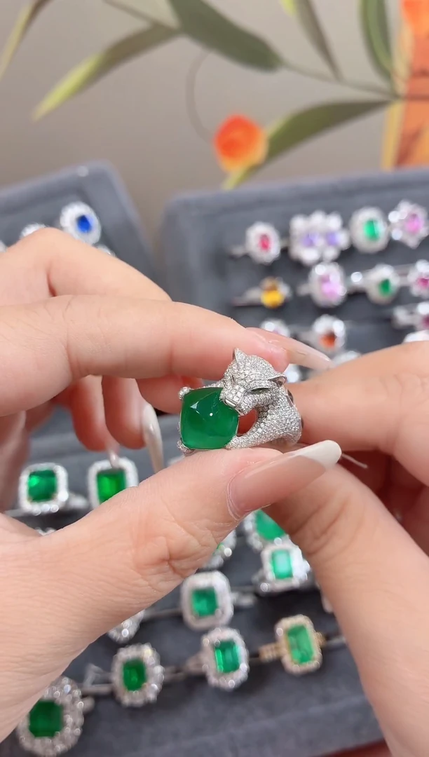 18K金镶嵌戒指祖母绿-6.59克拉