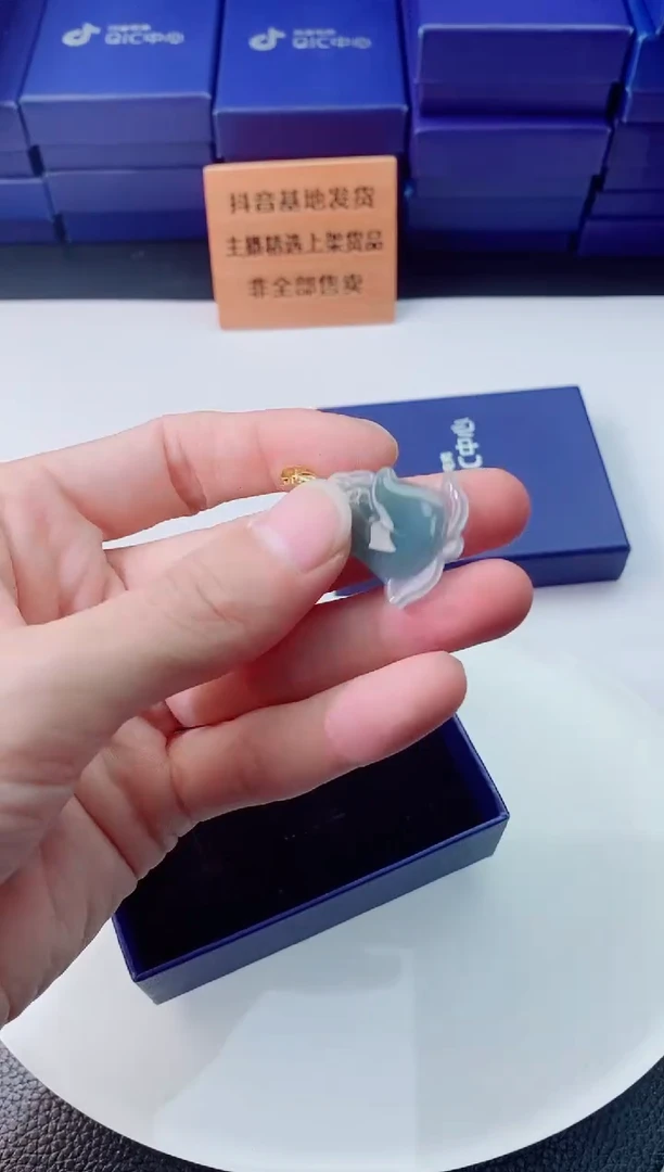 翡翠未镶嵌颈饰1111111111