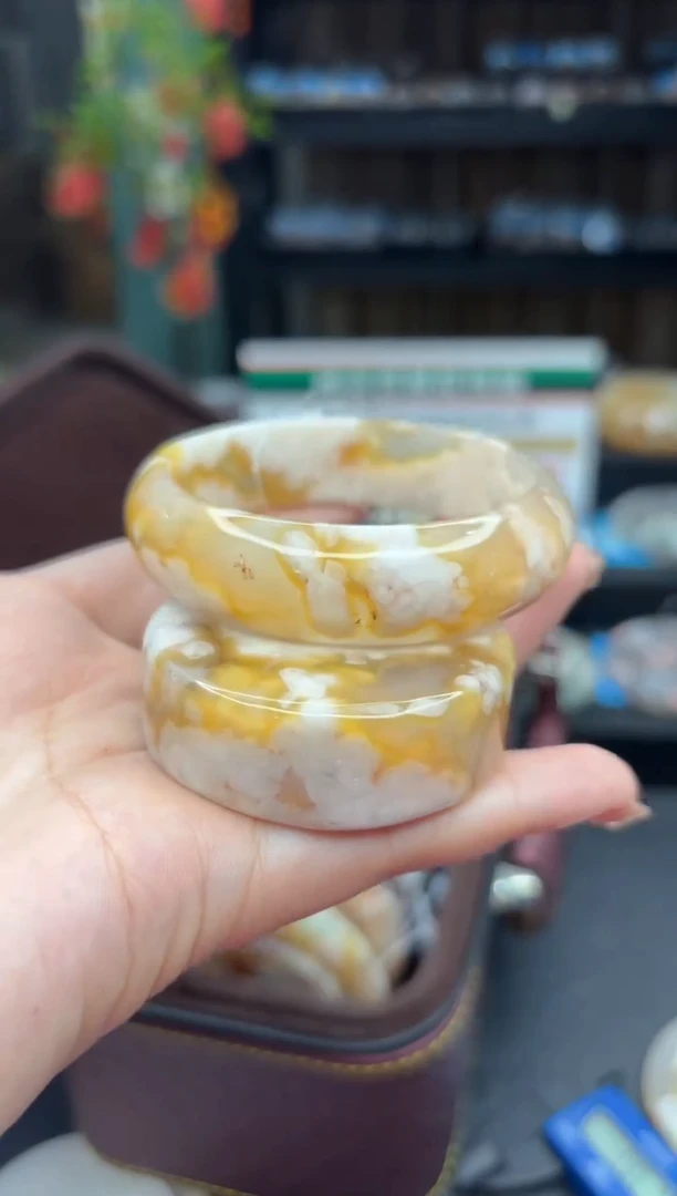 【闪购商品】石英质玉手镯未镶嵌585（54圈赠送镯心）