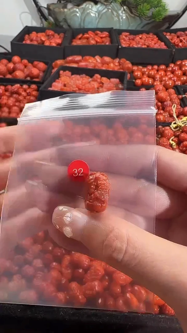 颈饰未镶嵌南红玛瑙1