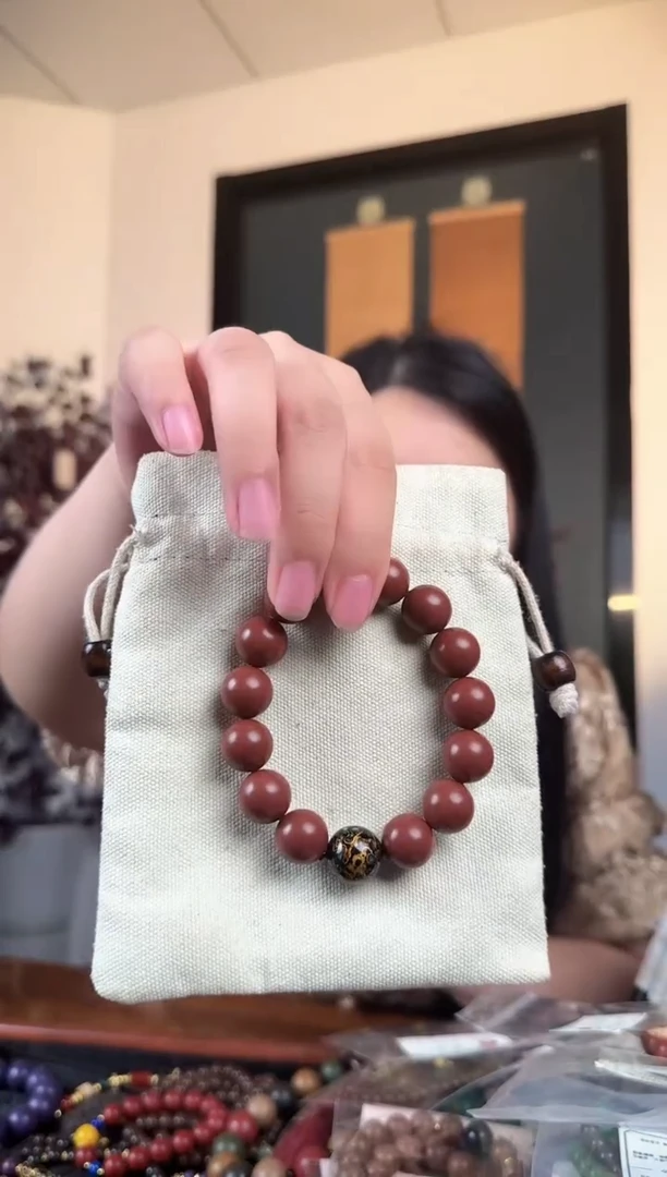 泥塑红麝香15mm微瑕手串