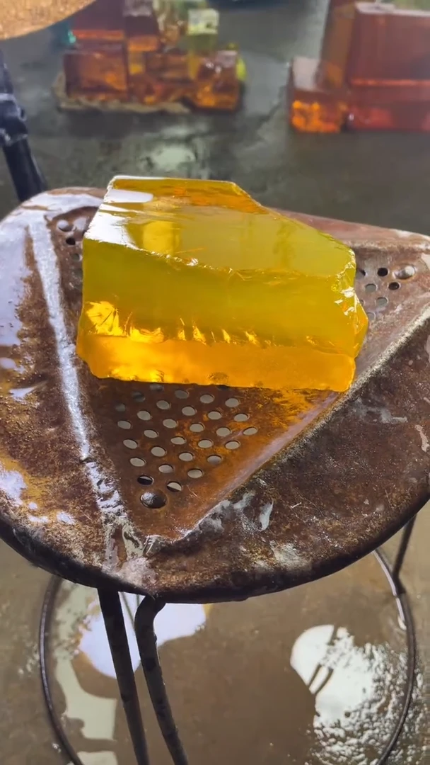 新疆五彩石石头。