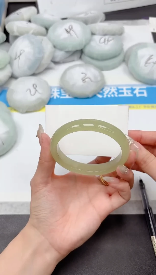 未镶嵌手镯石英质玉293-62.4