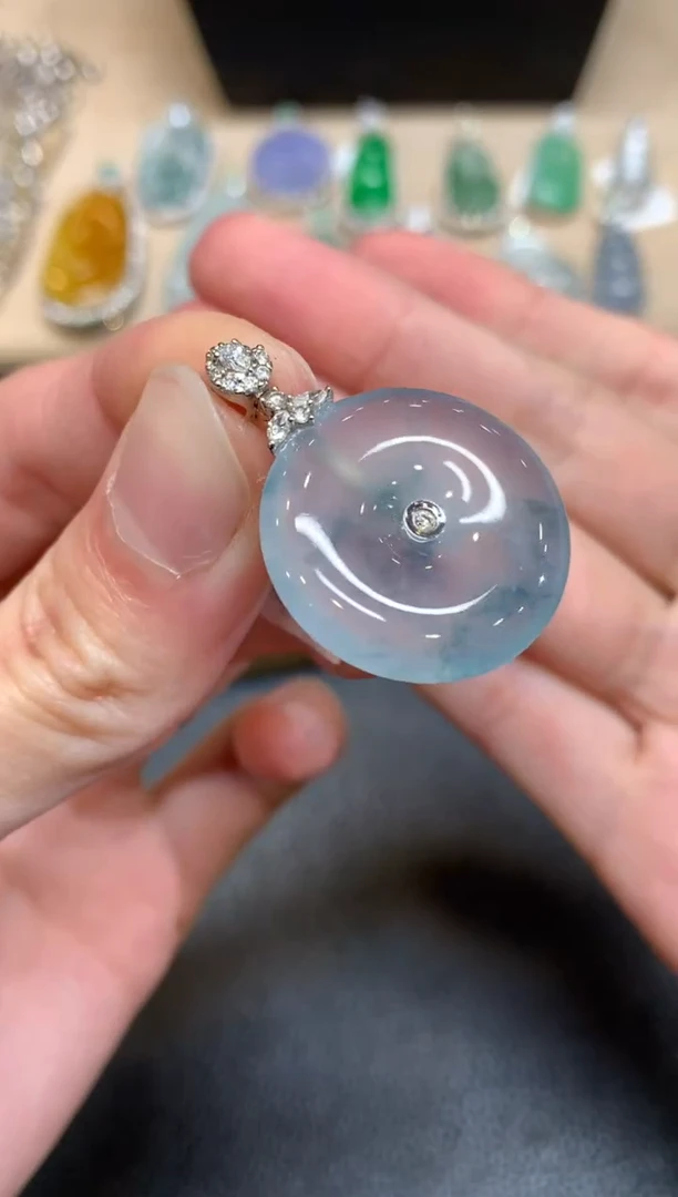 【闪购商品】翡翠颈饰18K金镶嵌平安扣【无服务费】