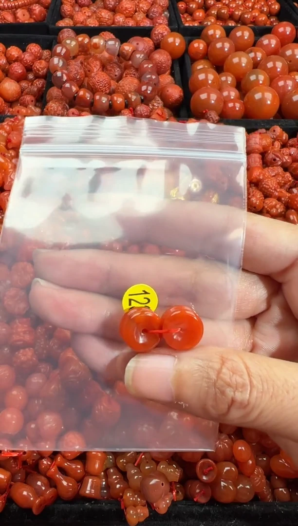 南红玛瑙未镶嵌颈饰1