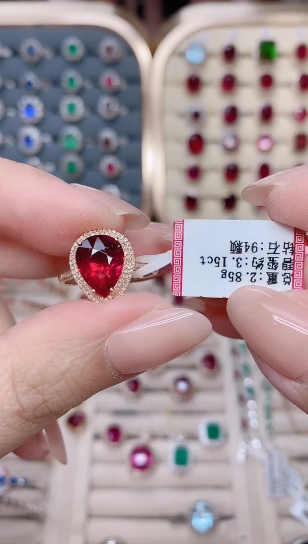 18K金镶嵌碧玺戒指碧玺3.15CT