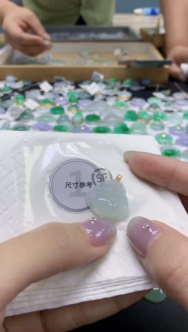 颈饰18K金镶嵌翡翠天然缅甸翡翠A货百元以上9元证书费自理