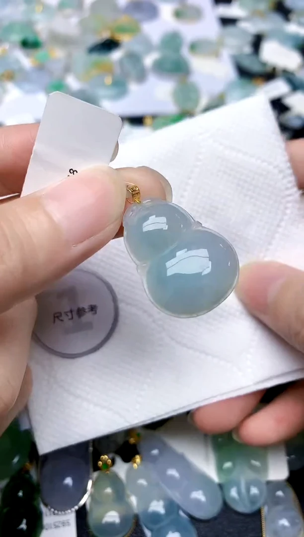 颈饰18K金镶嵌翡翠天然A货翡翠