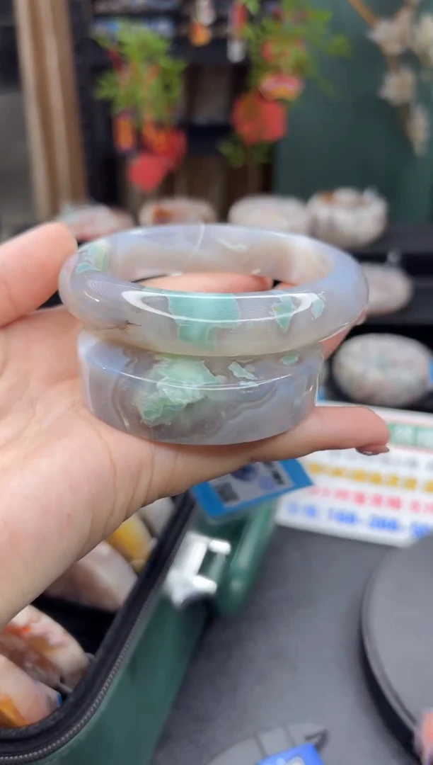 【闪购商品】石英质玉手镯未镶嵌176（64圈赠送镯心）