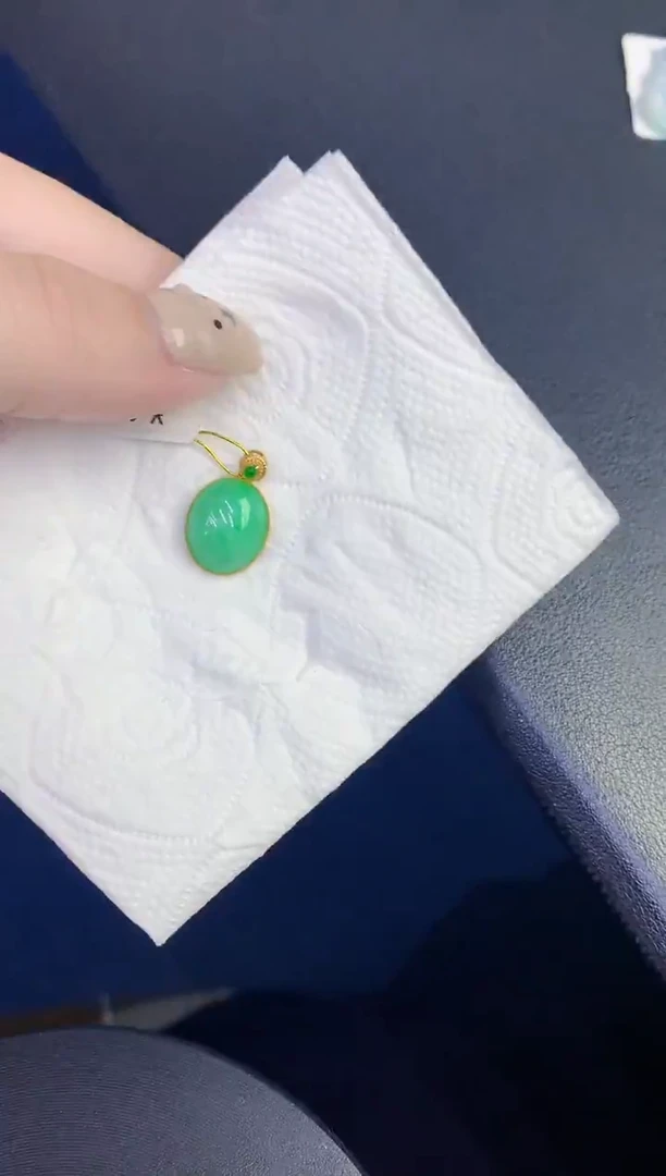 颈饰18K金镶嵌翡翠缅甸天然翡翠A货