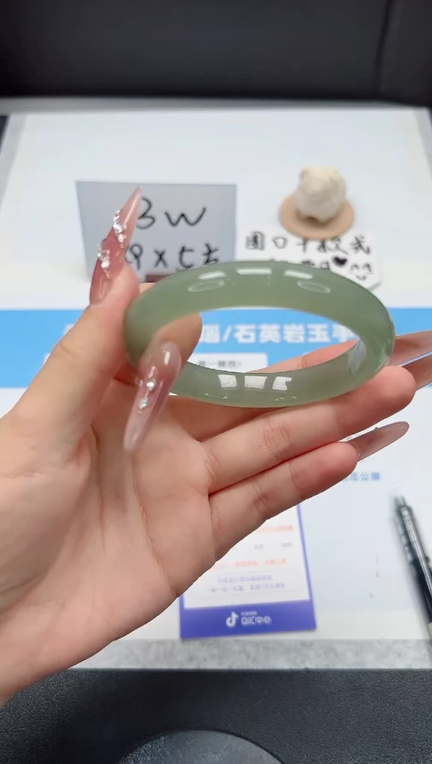 【闪购商品】石英质玉手镯未镶嵌86/58.6东陵玉