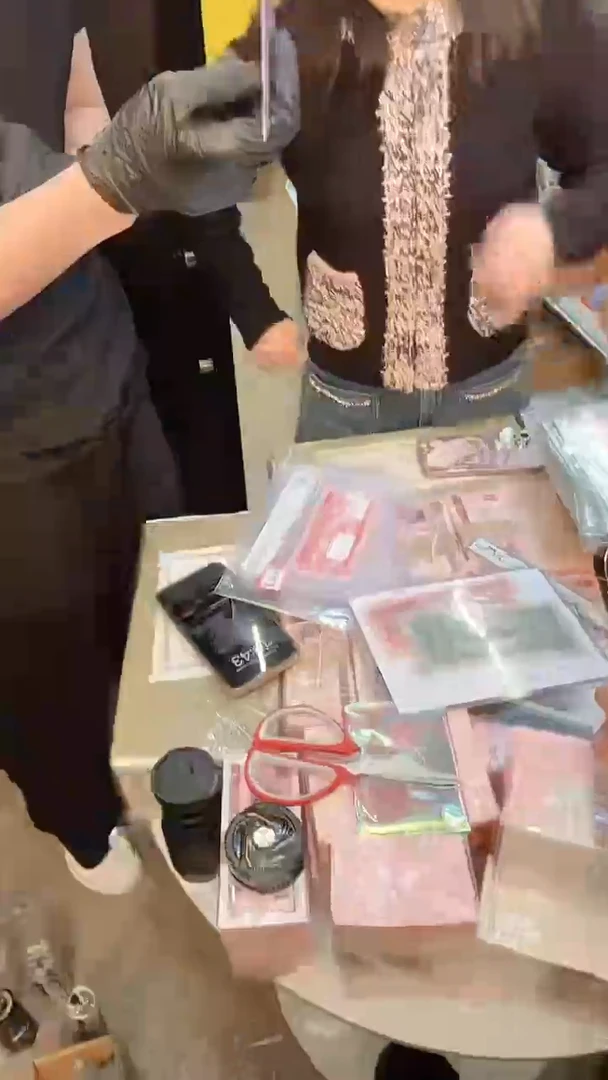 【闪购商品】带评级鉴定-二版红一元单张不挑号