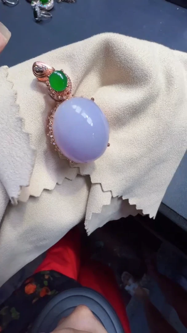未镶嵌定制翡翠翡翠A货有轻微色差属于正常现象，蛋面多样性发货1