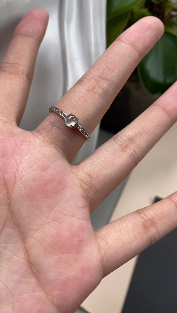 【闪购商品】翡翠颈饰银S925镶嵌翡翠冰种蛋面