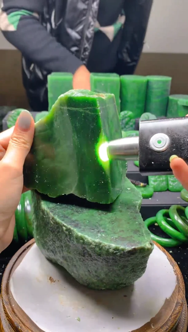 未镶嵌和田玉（碧玉）珠宝半成品1