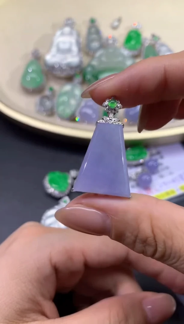 【闪购商品】翡翠吊坠(不含链)18K金镶嵌109天然A货翡翠