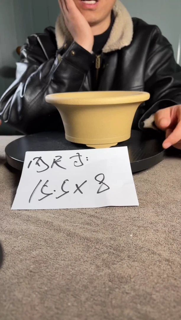 A宜兴紫砂小花盆