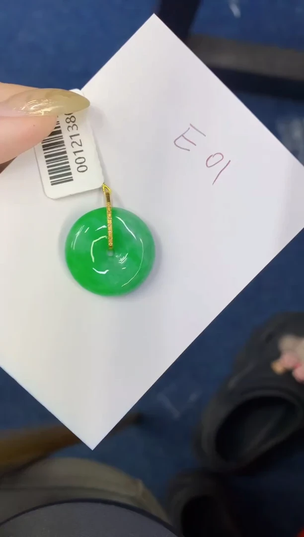 翡翠18K金镶嵌颈饰缅甸天然翡翠A货