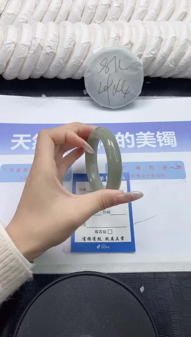 未镶嵌手镯石英质玉36-56.3