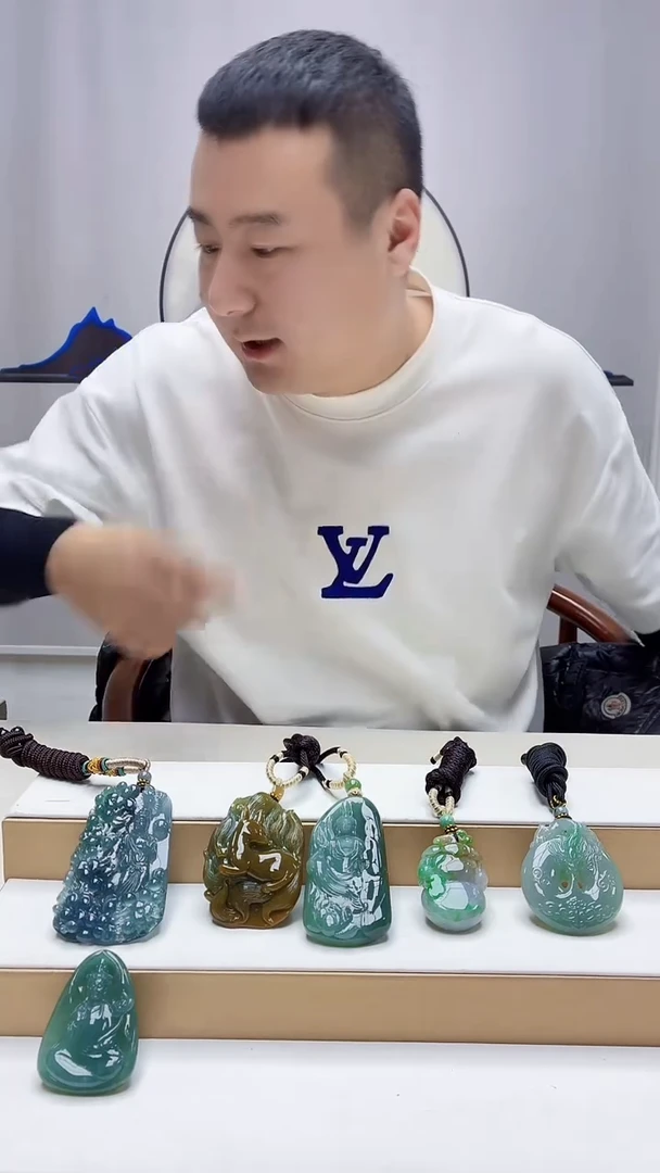 未镶嵌定制翡翠幸***哥4898zm-毛货挂件