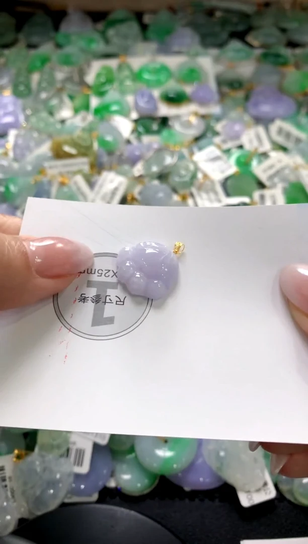 颈饰18K金镶嵌翡翠1111111111111111