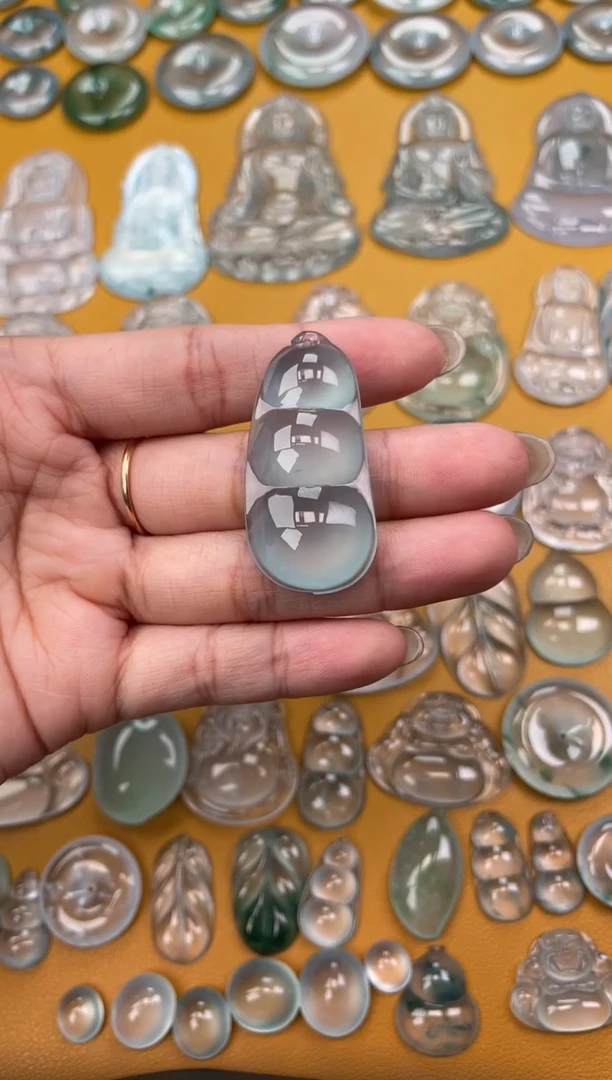 翡翠未镶嵌吊坠(不含链)豆子 42.3 20.1 8.3