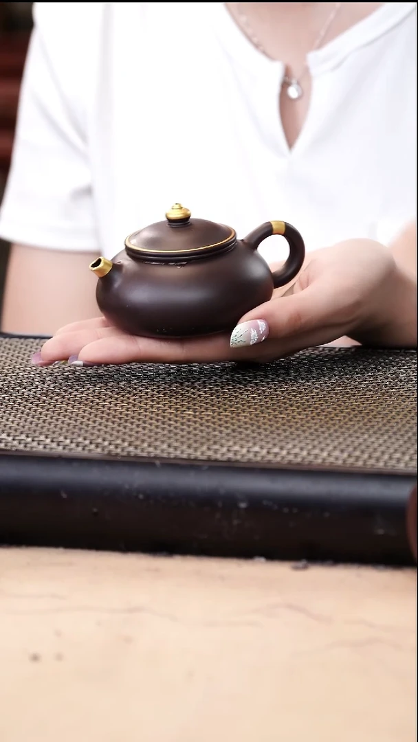 茶壶紫砂紫茄泥光素描金小寒江