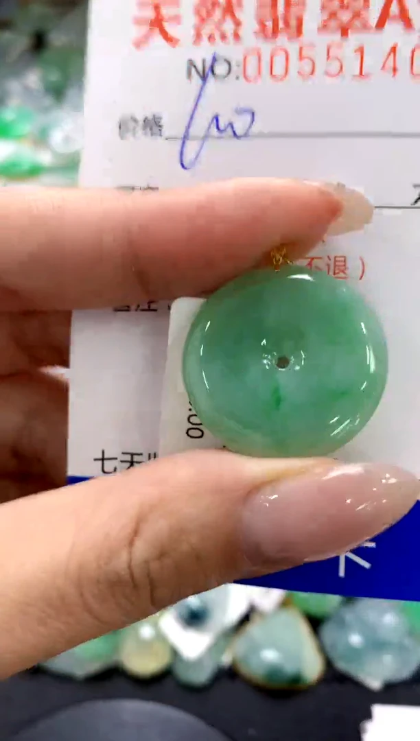 翡翠18K金镶嵌颈饰1111111111111111