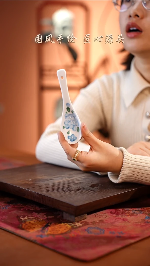 陶瓷景德镇高温釉中彩餐具勺子一只  福利 蓝绣球