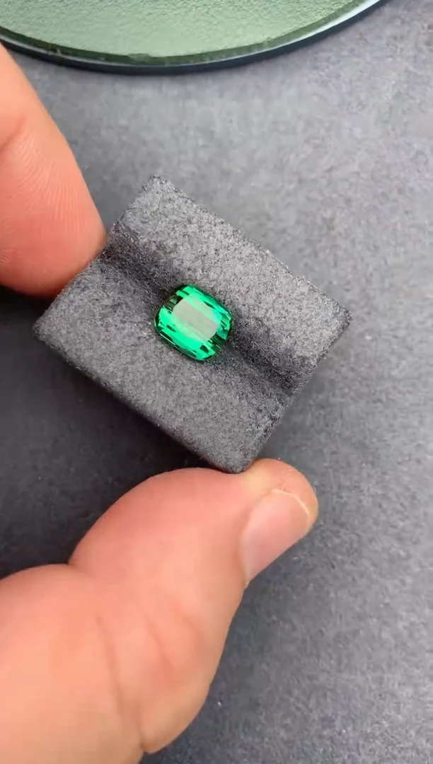 裸石未镶嵌碧玺2.5ct 绿碧玺 多样性发货