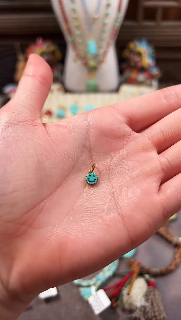 18K金镶嵌绿松石提溜小笑脸