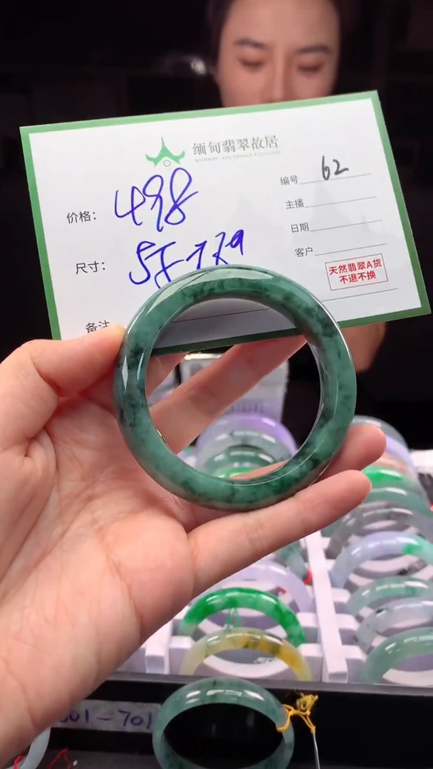 定制翡翠未镶嵌毛货需精细抛光+多人