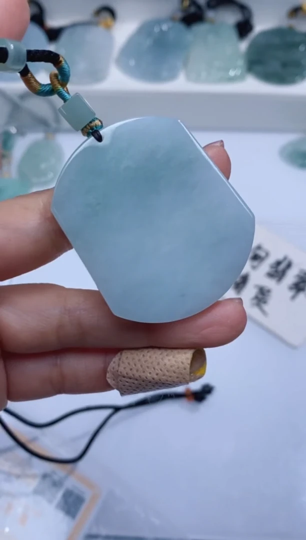 颈饰未镶嵌翡翠吊坠