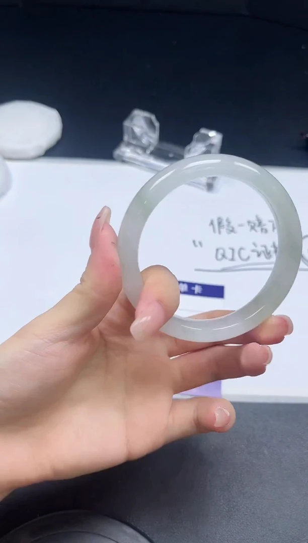 未镶嵌手镯石英质玉071-5859